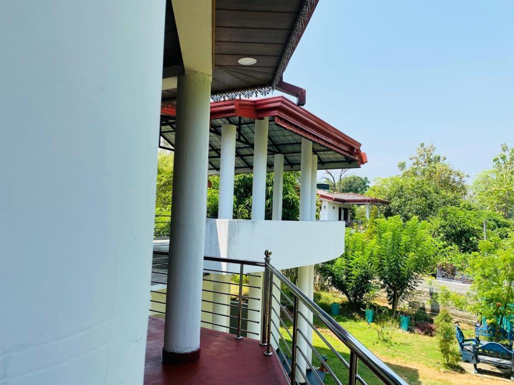 White Win Villa Elewela Exterior foto